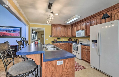 Hawkinsville House | Idyllic Hawkinsville Retreat: Large Fire Pit!