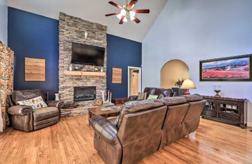 Hawkinsville House | Idyllic Hawkinsville Retreat Large Fire Pit!