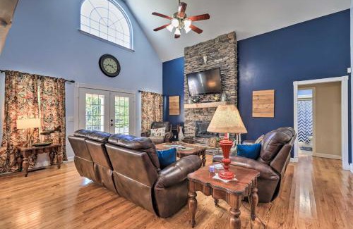Hawkinsville House | Idyllic Hawkinsville Retreat Large Fire Pit!