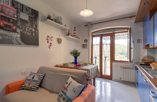 Fetovaia Apartment | Idyllic Holiday Apartment "Simona" near the Beach with Terrace and Wi-Fi