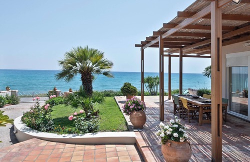Keratokambos House | Idyllic holiday home right on the beach