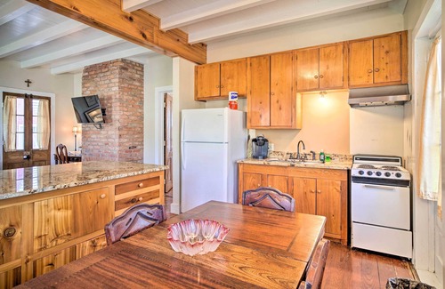 Houma Cottage | Idyllic Houma Vacation Rental on Shared Pond!