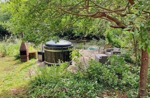 Municipality of Dalfsen House | Idyllic house with 360 view of nature and hottub