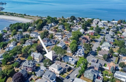 Little Nahant House | Idyllic island home near the beach with park-like backyard, fast WiFi, & W/D
