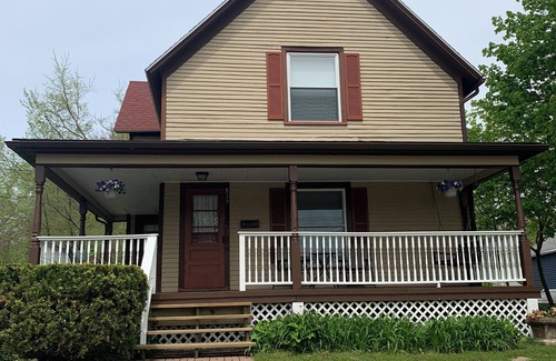 South Haven House | Idyllic Location - Walk to Town and Beaches