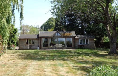 Uckington Apartment | Idyllic Log Cabin Near Stratford upon Avon