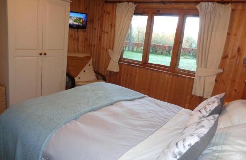 Uckington Apartment | Idyllic Log Cabin Near Stratford upon Avon