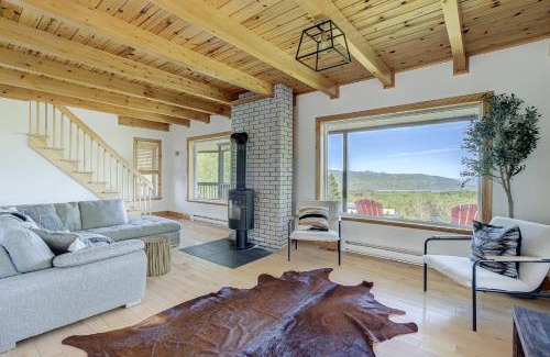 Baie-St-Paul House | Idyllic Nature Retreat - Hot tub and Scenic Views
