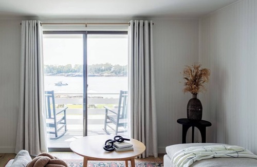 Ocean Point Hotel | Idyllic Oceanfront Room Ideal for Quiet Beach Retreats | with Seasonal Pool