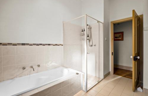 West Bendigo House | Idyllic, peaceful and historical cottage minutes from Bendigo's CBD