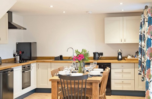Hopton House | Idyllic, Pet-Friendly 3-bedroom Cottage at Stainsborough Hall, Carsington Water