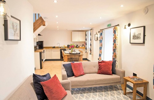 Hopton House | Idyllic, Pet-Friendly 3-bedroom Cottage at Stainsborough Hall, Carsington Water