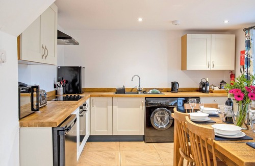 Hopton House | Idyllic, Pet-Friendly 3-bedroom Cottage at Stainsborough Hall, Carsington Water
