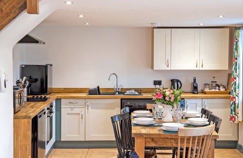 Hopton House | Idyllic, Pet-Friendly 3-bedroom Cottage at Stainsborough Hall, Carsington Water