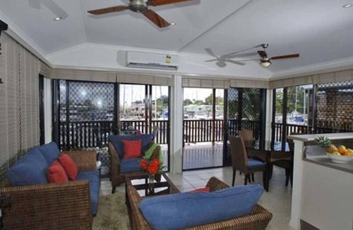 Tin Can Bay House | Idyllic Relaxing Unspoiled Tin Can Bay