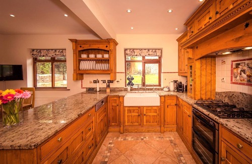 Alfriston House | Idyllic Riverside Country Cottage for 6