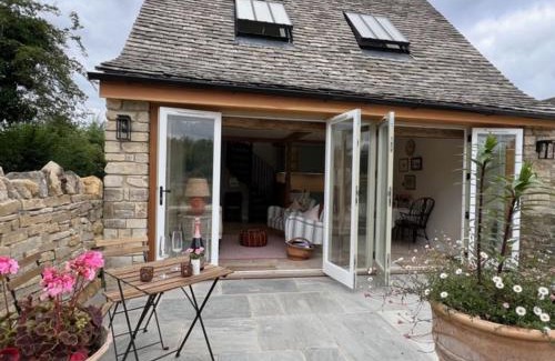Witney House | Idyllic secluded hideaway with countryside views on the edge of the Cotswolds