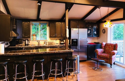 Eastman Ski Chalet | Idyllic setting on Lake Orford- fully equipped and child friendly!