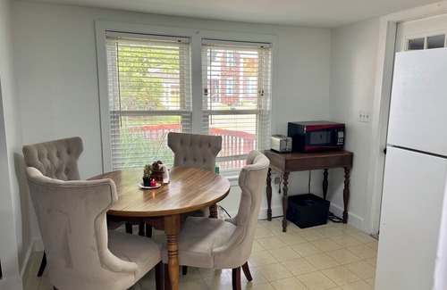 Derry House | Idyllic Small-Town Stay