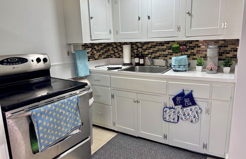 Derry House | Idyllic Small-Town Stay