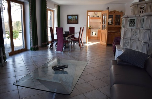 Munchen District House | Idyllic, spacious country house in a hamlet location southeast of Munich