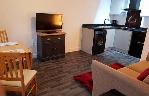 Ainley Top Apartment | Idyllic Spot At Lindley