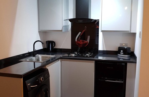 Ainley Top Apartment | Idyllic Spot At Lindley