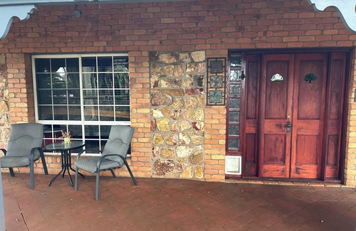 Childers Cottage | Idyllic stone cottage in the heart of Childers.