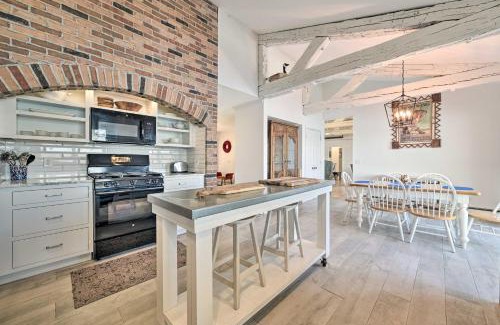 Suttons Bay House | Idyllic Suttons Bay Home with 500 of Waterfront