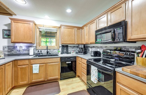 Sylva Cabin | Idyllic Sylva Cabin w/Great Smoky Mountains View!