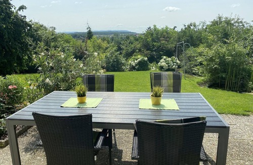 Dettelbach Apartment | Idyllic vacation apartment (95sqm) with 3 bedrooms, WiFi and views of the Steigerwald forest
