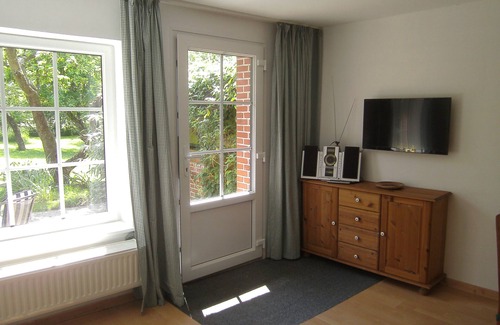 Osterhever Apartment | Idyllic vacation apartment under Reeth in a quiet location with garden
