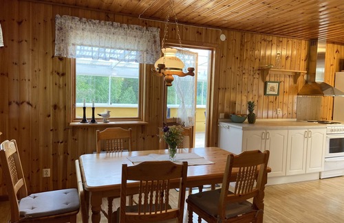 Undenas House | Idyllic vacation home for families, 75 m to the lake, in a quiet lakeside settlement