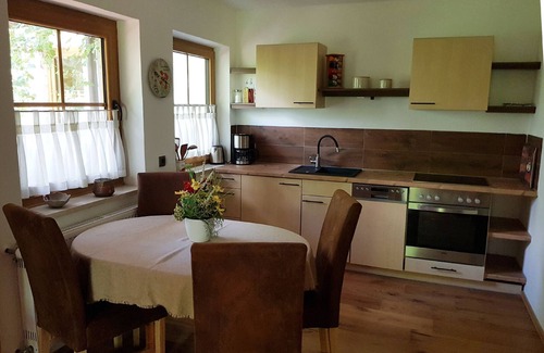 Rosshaupten Apartment | Idyllic villa in the forest, cozy apartment with balcony, near Füssen