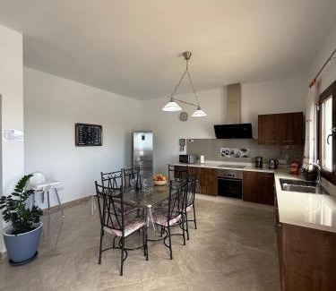 Yaiza Villa | Idyllic Villa La Hoya Private Pool