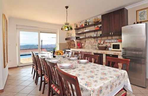 Solin Villa | Idyllic Villa near Split, pool, garden, free parking and stunning view, (OWNER)