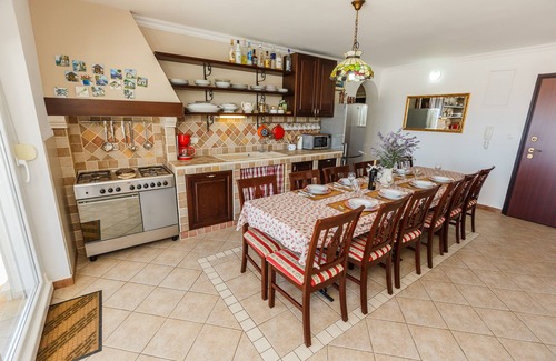Solin Villa | Idyllic Villa near Split, pool, garden, free parking and stunning view, (OWNER)