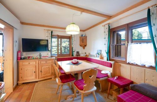 Turracher Hohe House | Idyllische Zirbenholz Alpin Huette
