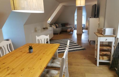 Ploen Apartment | Idyllischer Erholungsurlaub im Historischen Bauernhaus auf der Prinzeninsel Plön