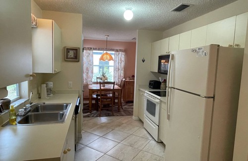 Silver Lake House | If Privacy is the Key, Come Stay in This Beautiful 2 Bdrm 2 Bath w/BBQ