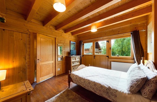 Pentney Cabin | If Spacious, Secluded & Quiet Is What You Want Then Alpine Lodge Is For You.