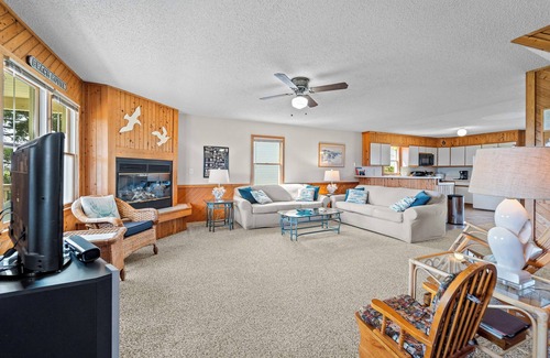 South Nags Head House | If you're looking for peace, quiet and great ocean views, this is the home for you!