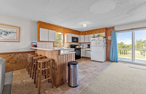 South Nags Head House | If you're looking for peace, quiet and great ocean views, this is the home for you!