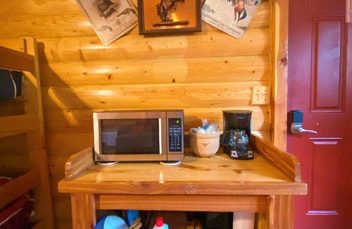 Mena Cabin | "If you're never at home and always alone, this Cabin is for you!" .Willie