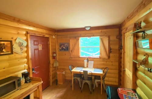 Mena Cabin | "If you're never at home and always alone, this Cabin is for you!" .Willie