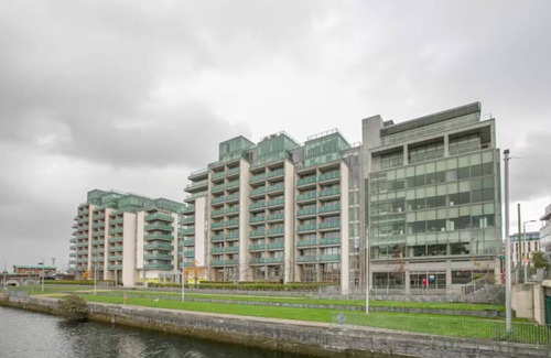 Grand Canal Dock Apartment | IFSC 2 bedroom 2 bathroom Apartment With Balcony