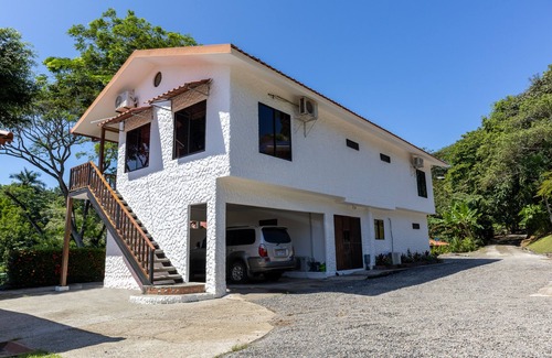 Esterillos Apartment | Iguana apartmento 1 ocean view five minute walk to beach
