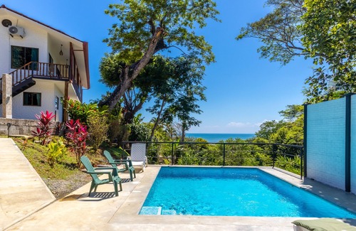 Esterillos Apartment | Iguana apartmento 1 ocean view five minute walk to beach