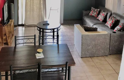 Barrio Pilo House | Iguanas Garden