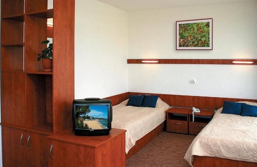 Saints Constantine and Helena Hotel | IHS'Frederik Joliot-Curie'